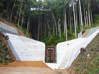 岡の谷山砂防堰堤工事